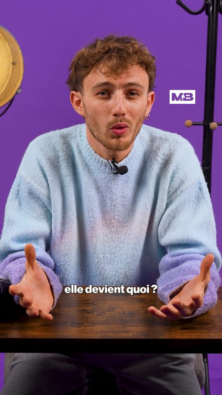 Nathan Daout face caméra dans le studio violet de Porté disparu