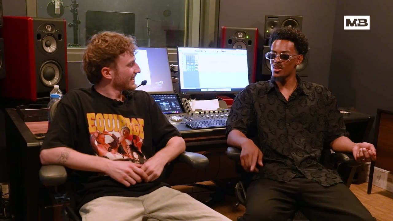 Nathan Daout et Dr. Yaro devant la console du studio
