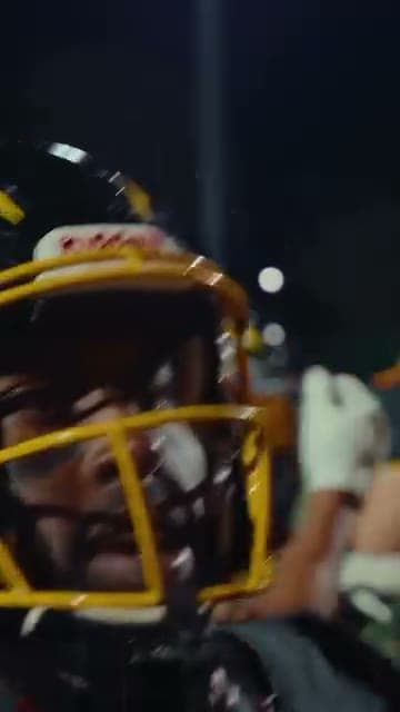 Casque de joueur en gros plan après le match